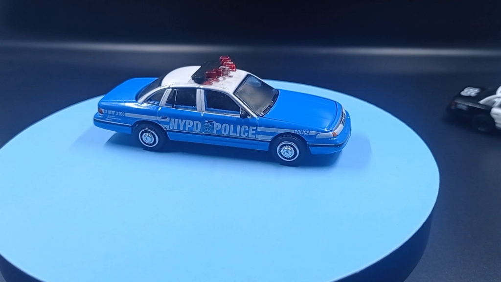 绿光福特维多利亚皇冠nypd蓝色涂装