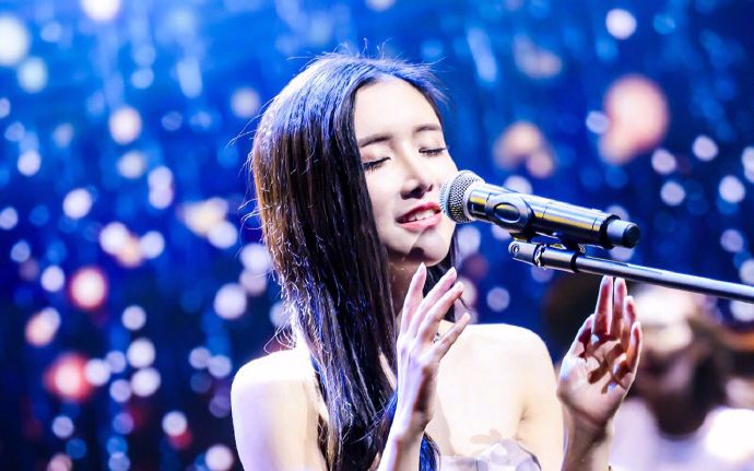 陈一发儿,斗鱼盛典现场《弦上有春秋》(2p渣画质听个响手机版)