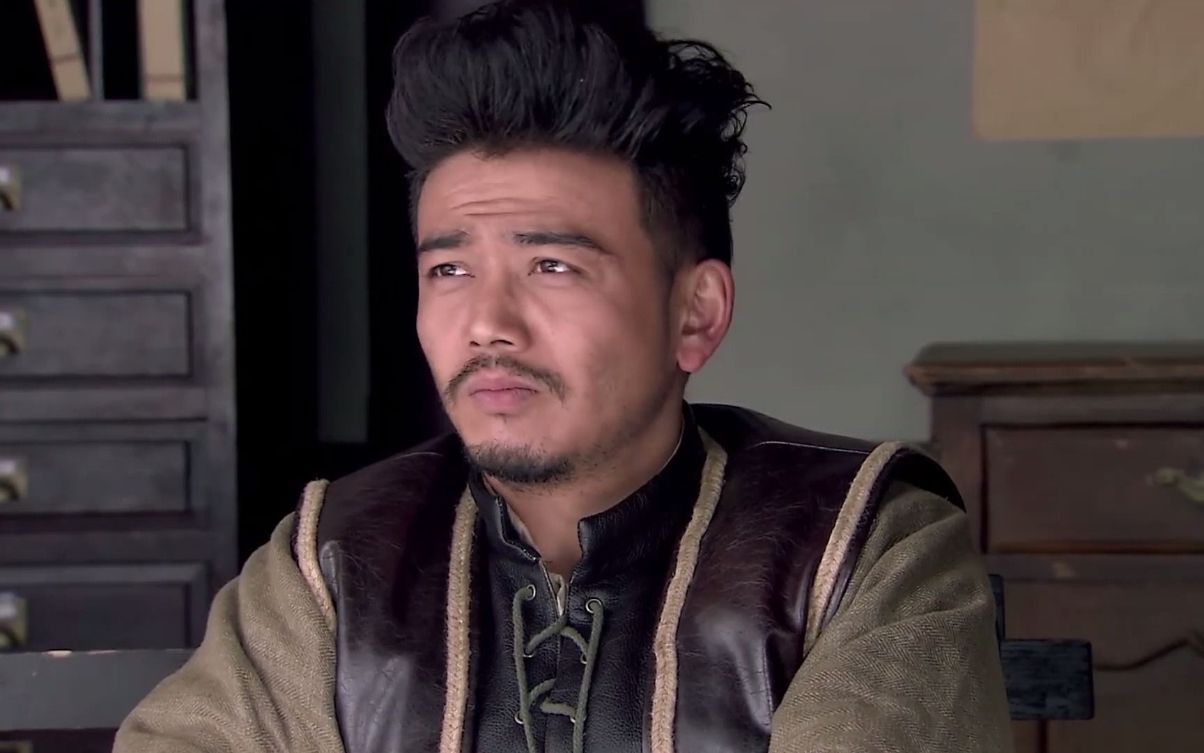 余老三又要做刀客生意了要去抢李万忠的老巢这决定真妙