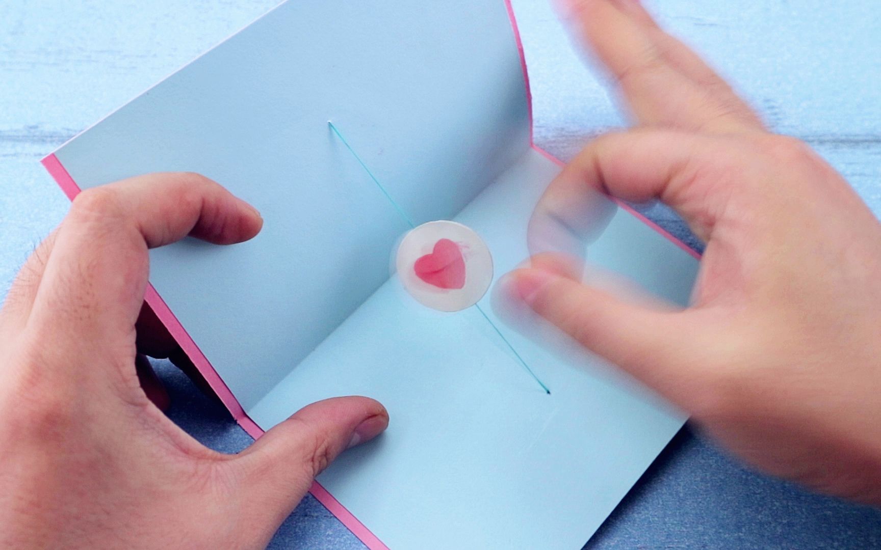 将视觉暂留运用到贺卡上会是什么样子?简单又不失创意!