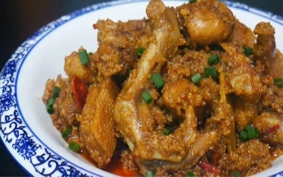 湖南的特色美食"五香米粉鸭",鸭肉鲜香入味,滑嫩脱骨,超好吃