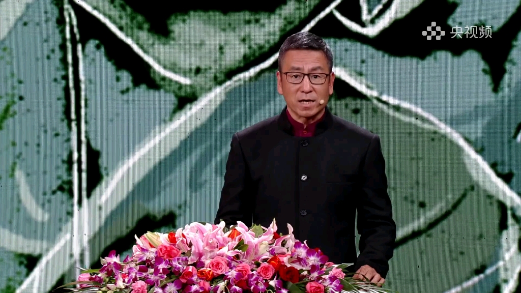 白岩松谈感动中国节目感动之后更要行动