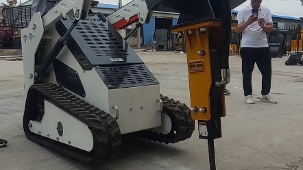 滑移装载机履带滑移小铲车带破碎锤货叉铲斗三用带快换装置