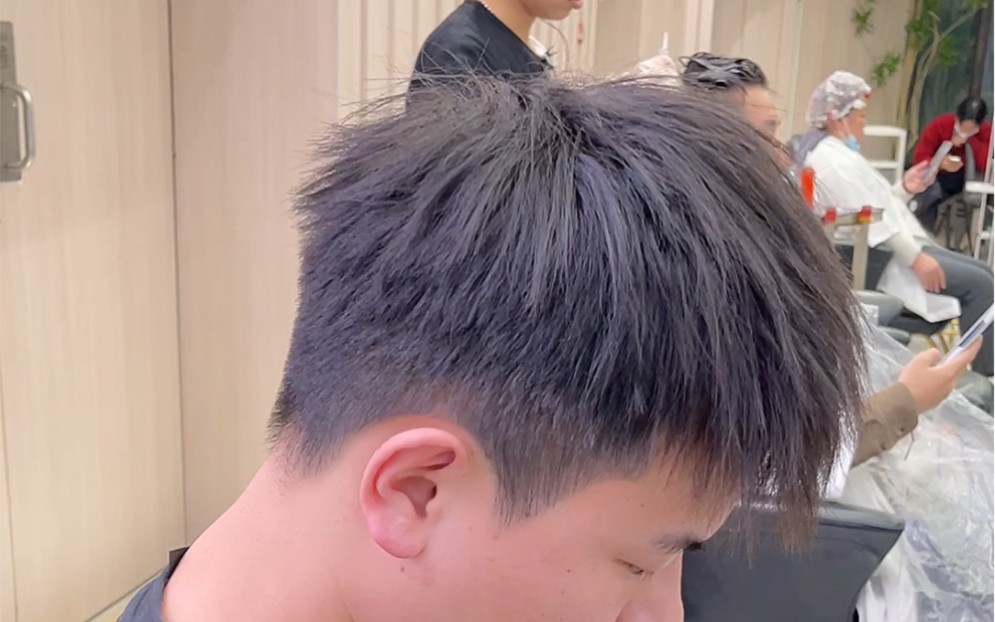 2022年男生前刺碎盖