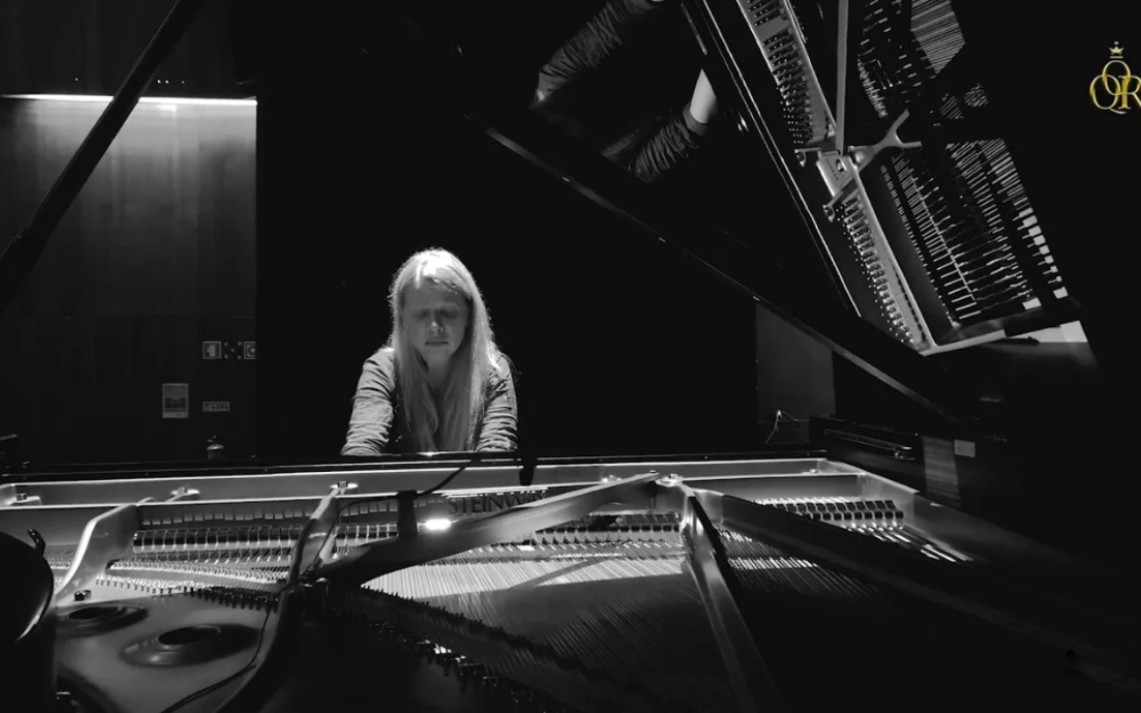 [图]Valentina Lisitsa & 钢琴~拉赫玛尼诺夫-升c小调前奏曲 Rachmaninoff Prelude C Sharp minor Op3 No2