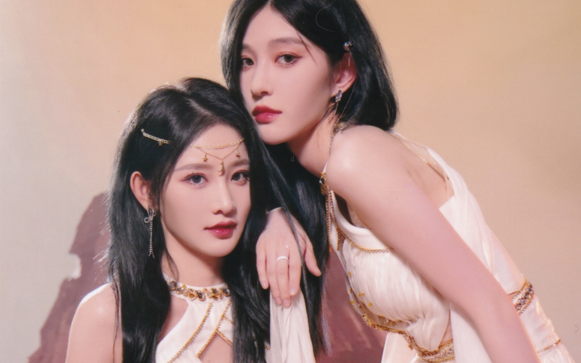 【诗情画奕】一一:"你怎么不煮螺蛳粉"粥粥:"等你播完了再煮"一一:"那