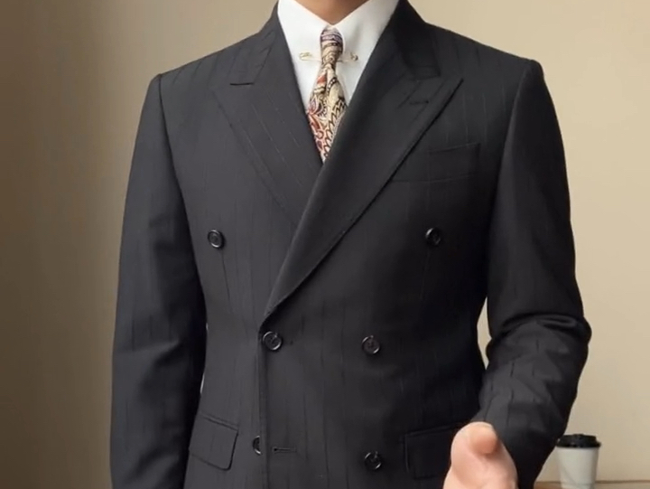 商务绅士英伦黑色条纹西服套装