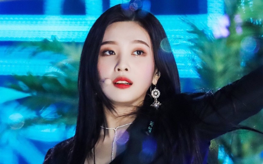 【朴秀荣redvelvet】妆容精致,黑发西装,red flavor peek a boo,2017