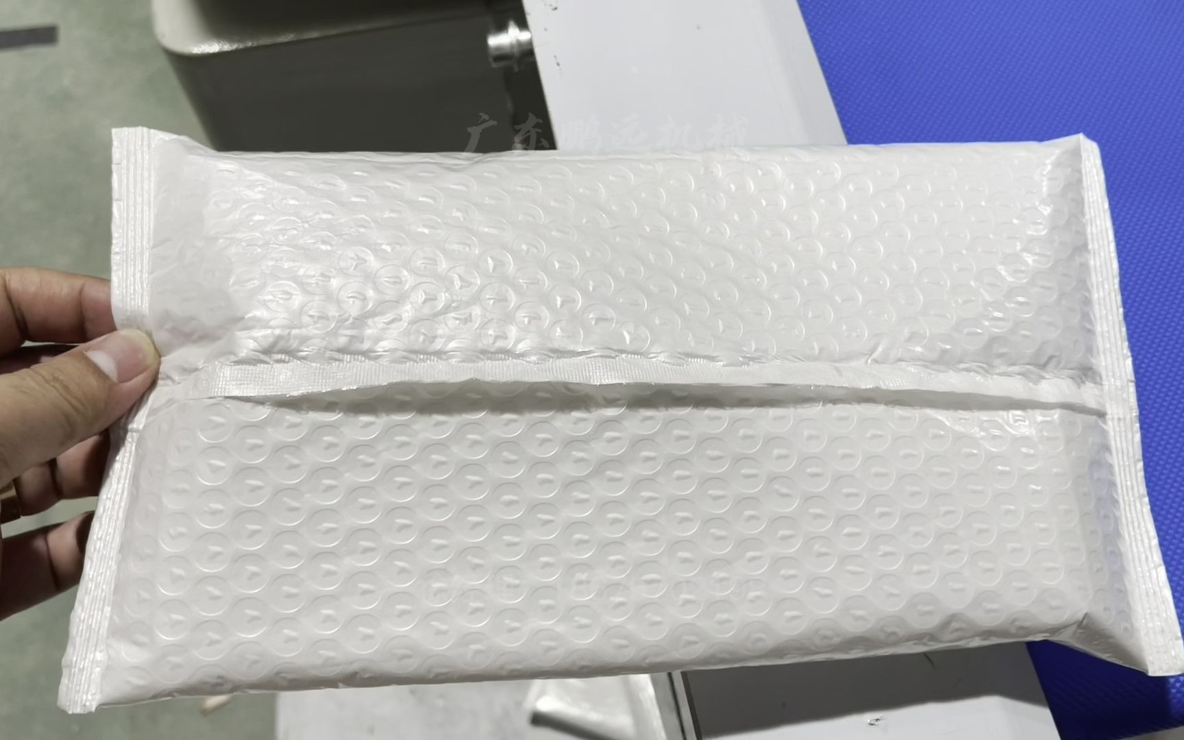 数据线快递打包机 手机钢化膜气泡膜包装机气泡膜包装机 电商快递袋