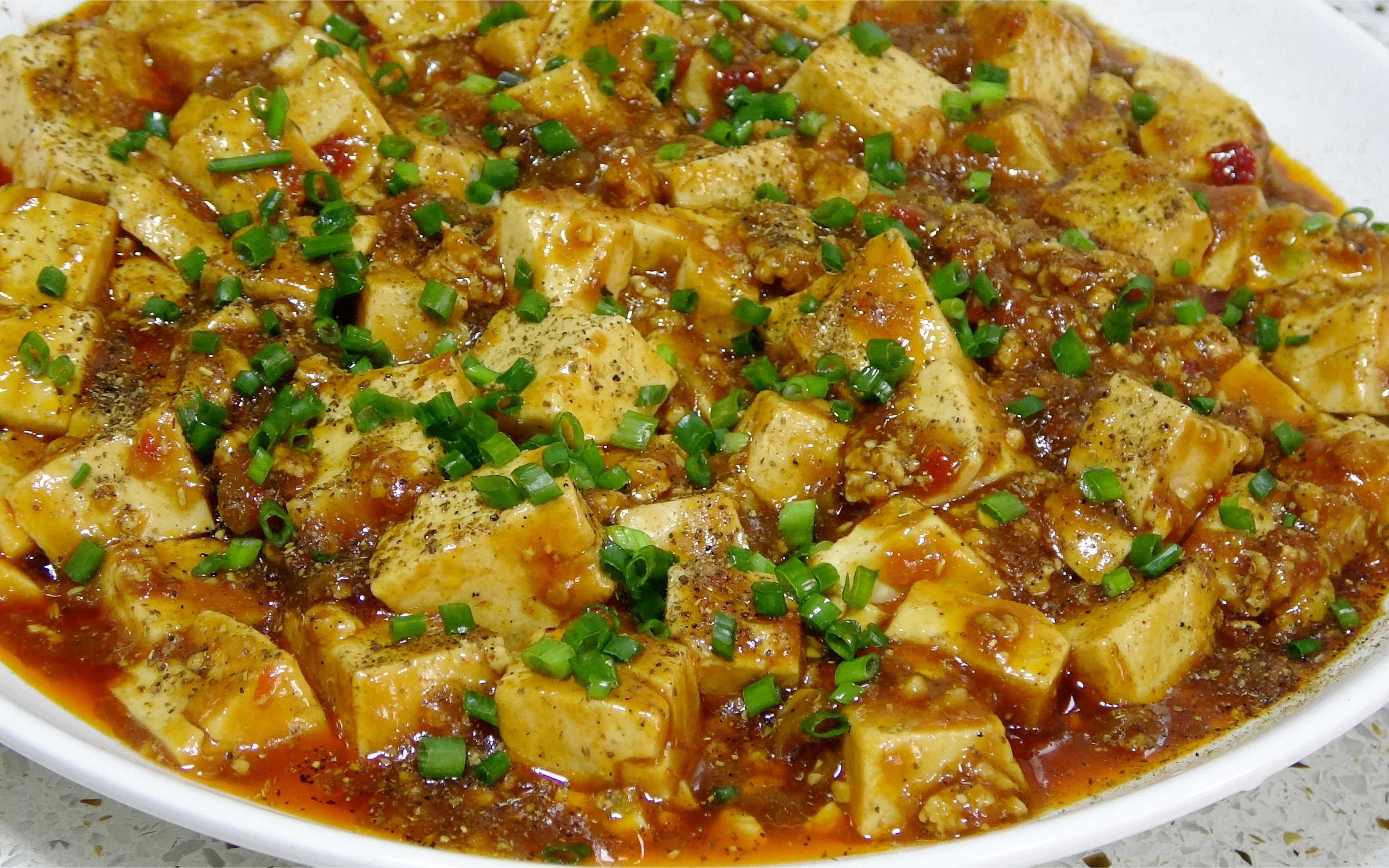 四川特色菜麻婆豆腐的家常做法麻辣鲜嫩和着米饭吃超过瘾
