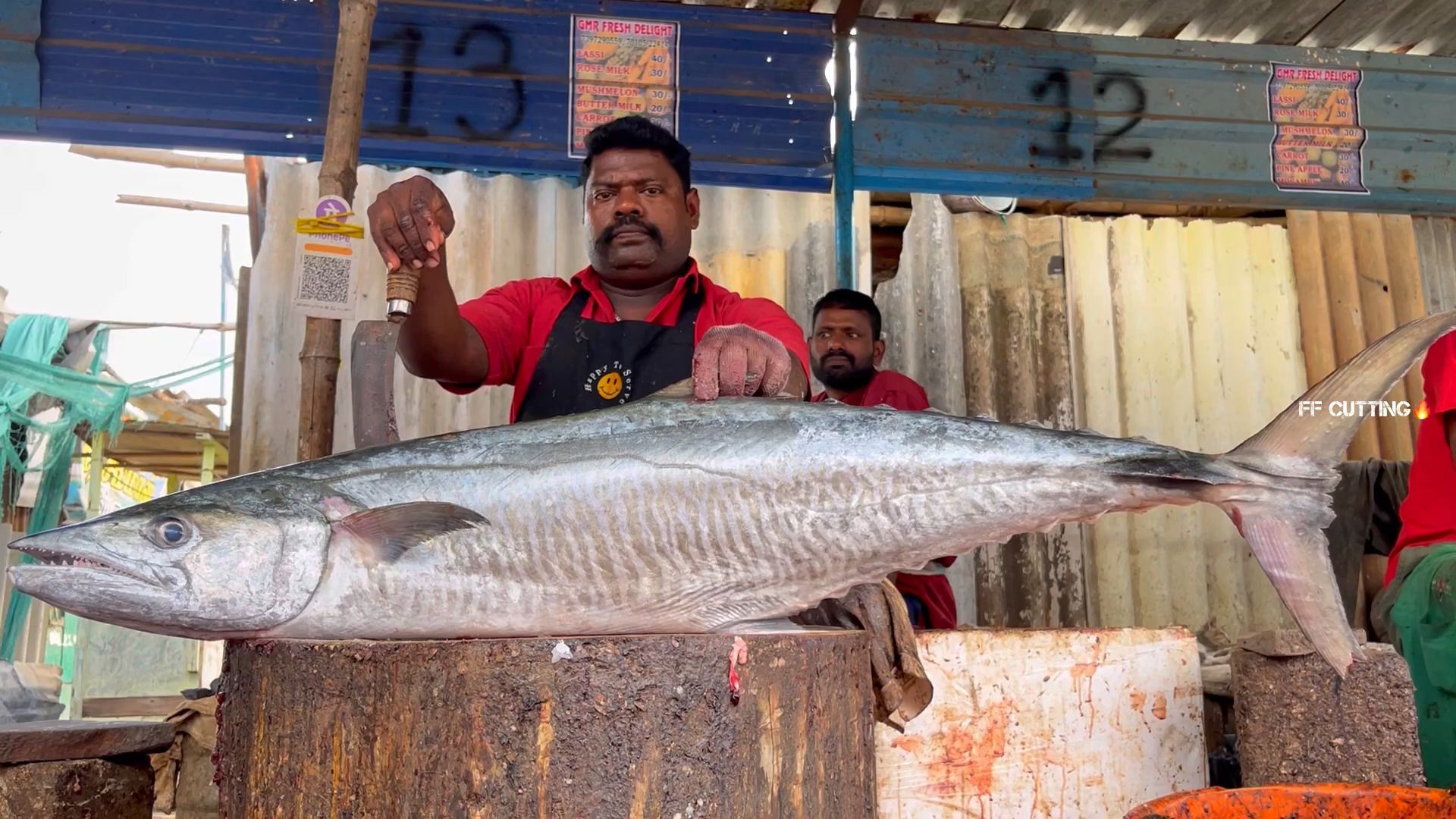 新鲜锯鱼切割,海鱼的肉质真棒