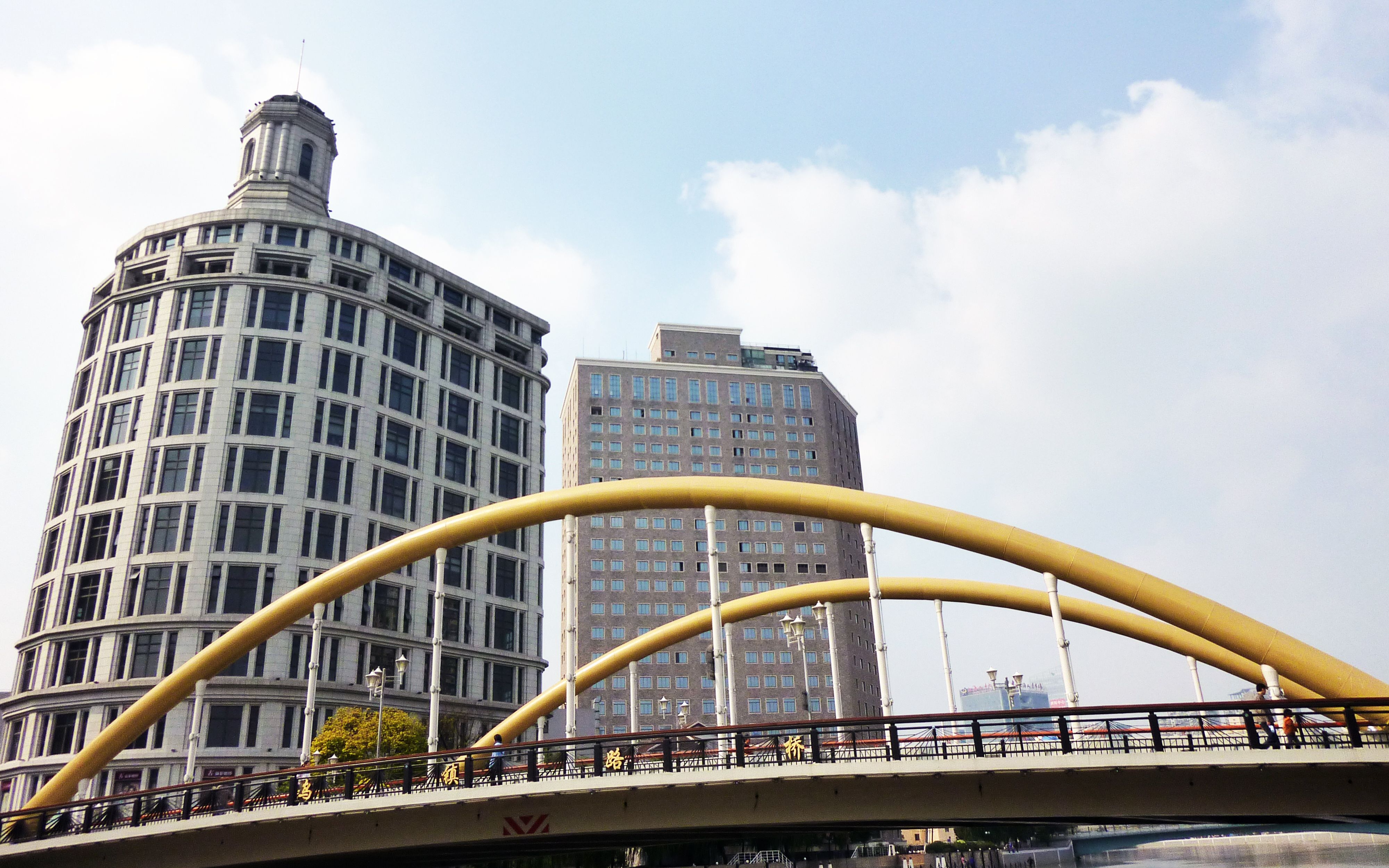 上海苏州河河畔的光复路东起西藏北路西至天目西路长约3公里一路上有