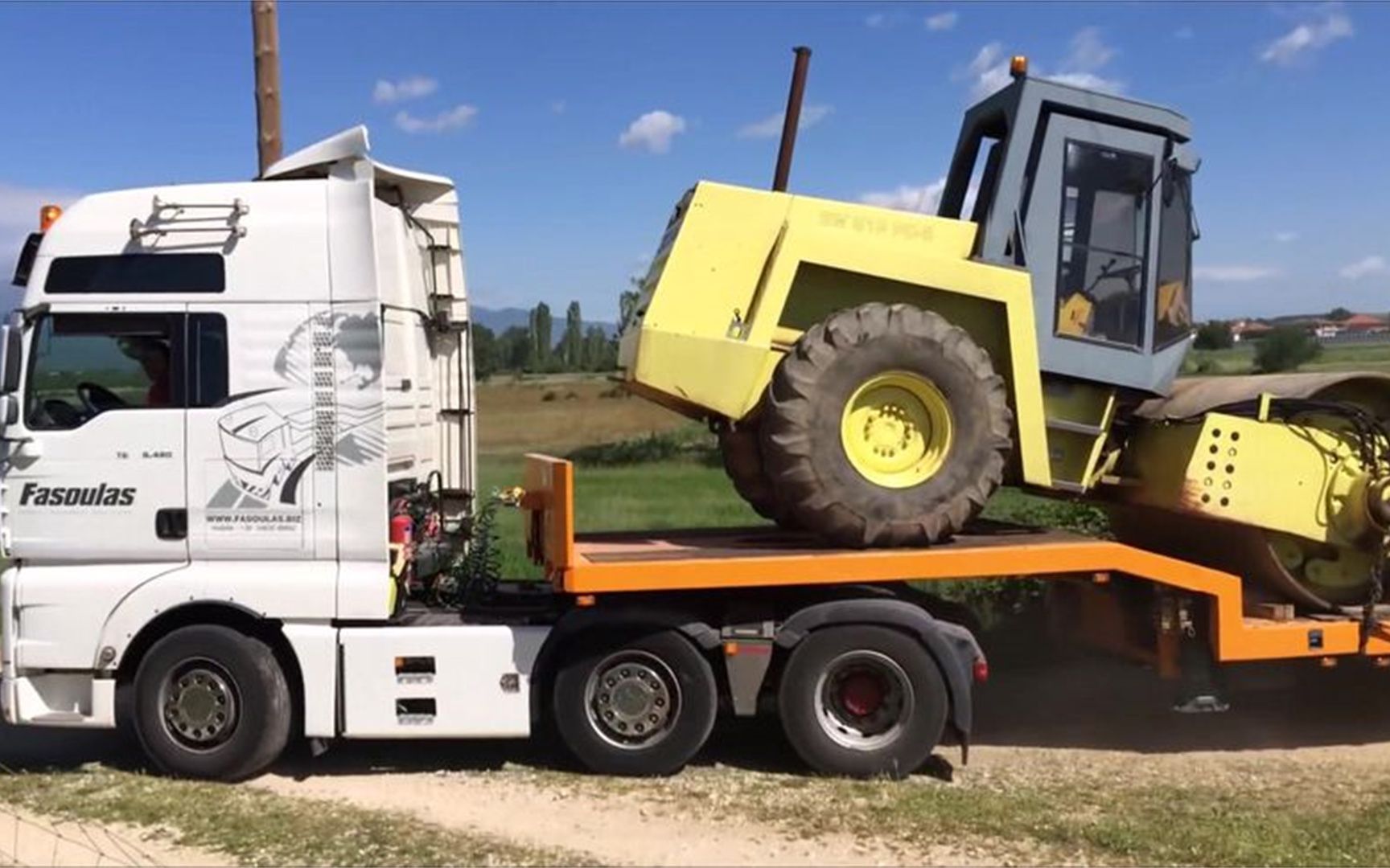 德国曼拖车运载工程机械装备