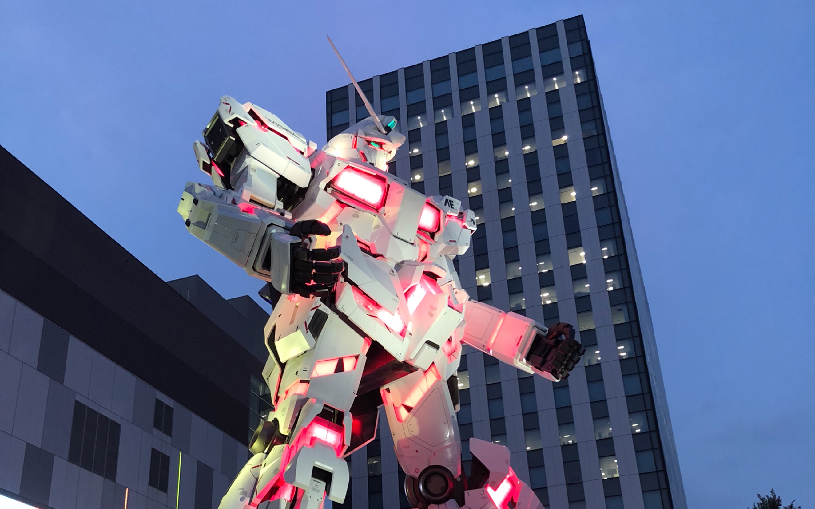 日本东京台场 独角兽高达灯光变形秀