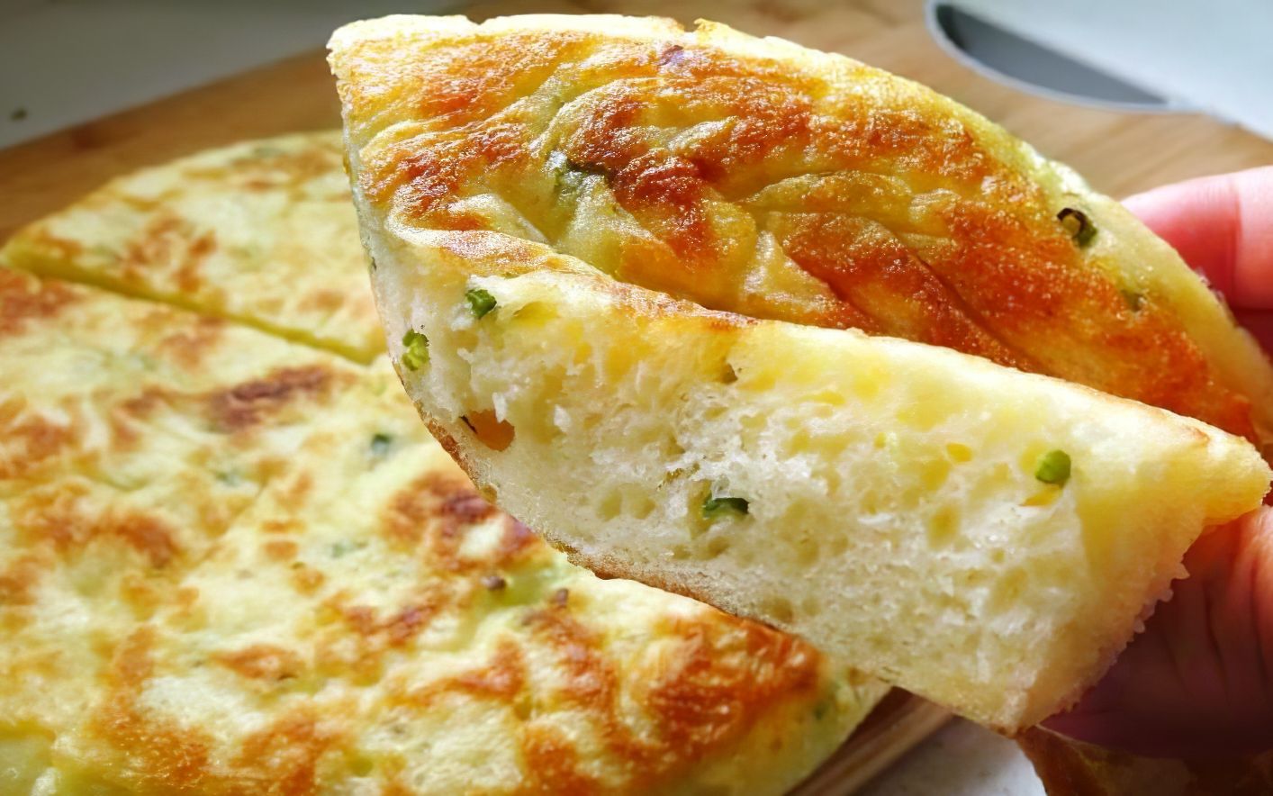 发面葱花饼最简单做法全程手不沾面金黄宣软锅里一扔就做好