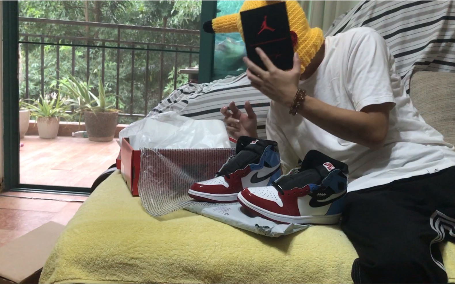 开箱AJ1 警灯 Air Jordan 1 high og fearless 红蓝漆皮 开箱王一博杂志哔哩哔哩bilibili