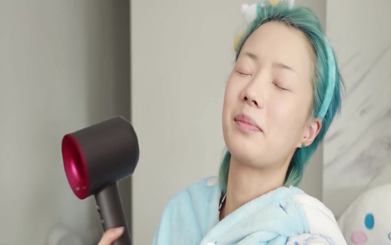 【机智的党妹】党妹只是在吹头发