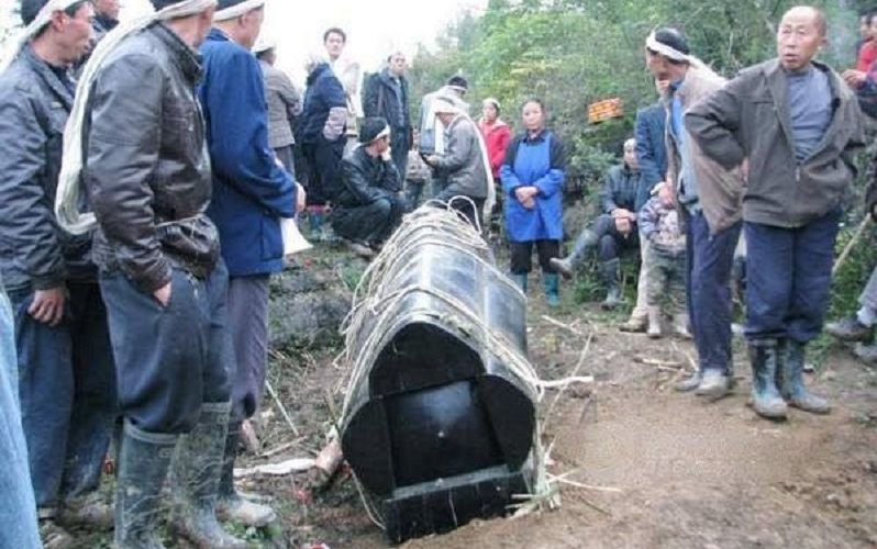 国家规定去世后须火葬,为何在农村却实施困难,背后原因竟是这个哔哩哔哩bilibili