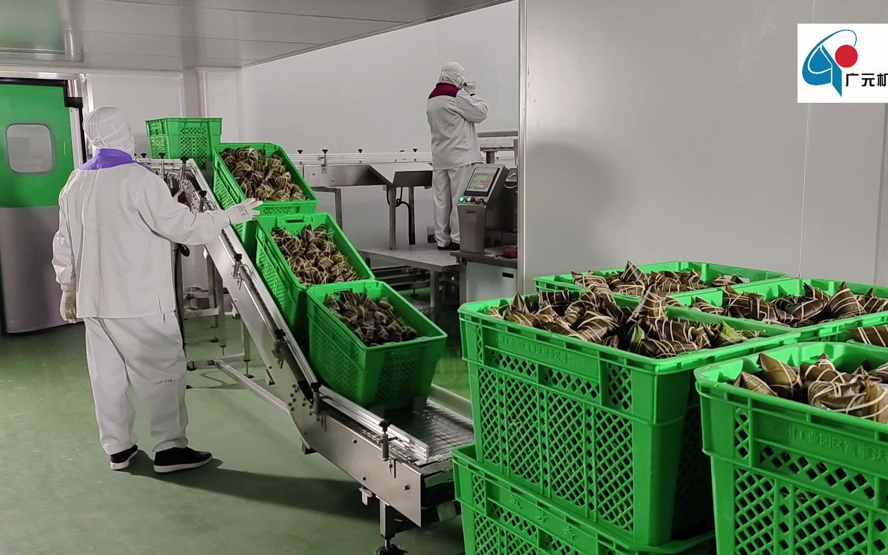 五芳斋粽子给袋式真空包装机使用现场实拍 咸肉粽给袋式真空包装流水