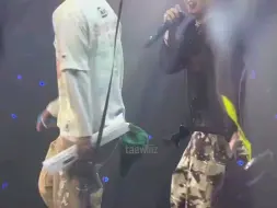 Download Video: 【D＆E】自己当老板真是不容易 平常人脚坏了都得休一个月 银赫倒好 一天不休 有时还要跳舞