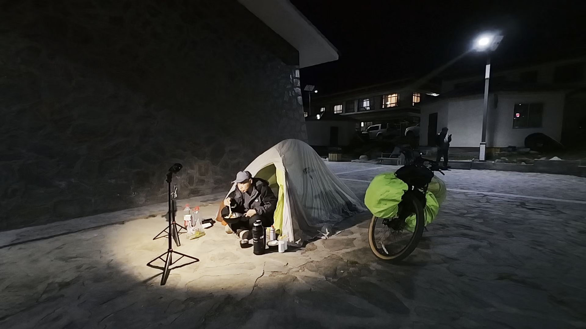 骑行西藏日喀则,路过亚东县康布温泉村,20元露营泡温泉真好哔哩哔哩bilibili