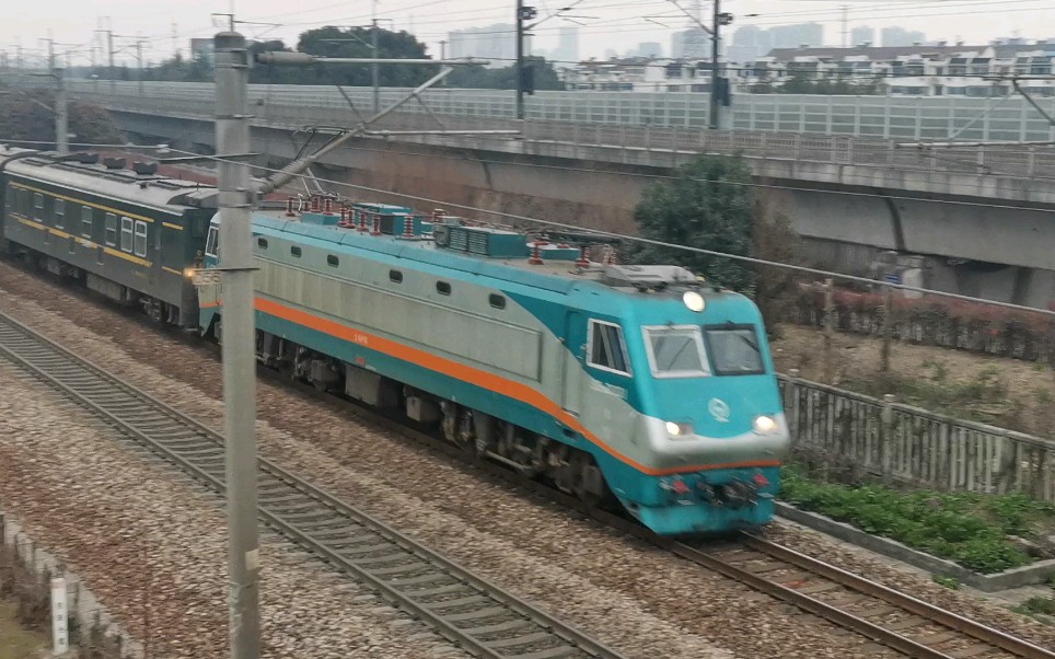 上局沪段ss9 0001青蛙王牵引1227次列车进苏州站!