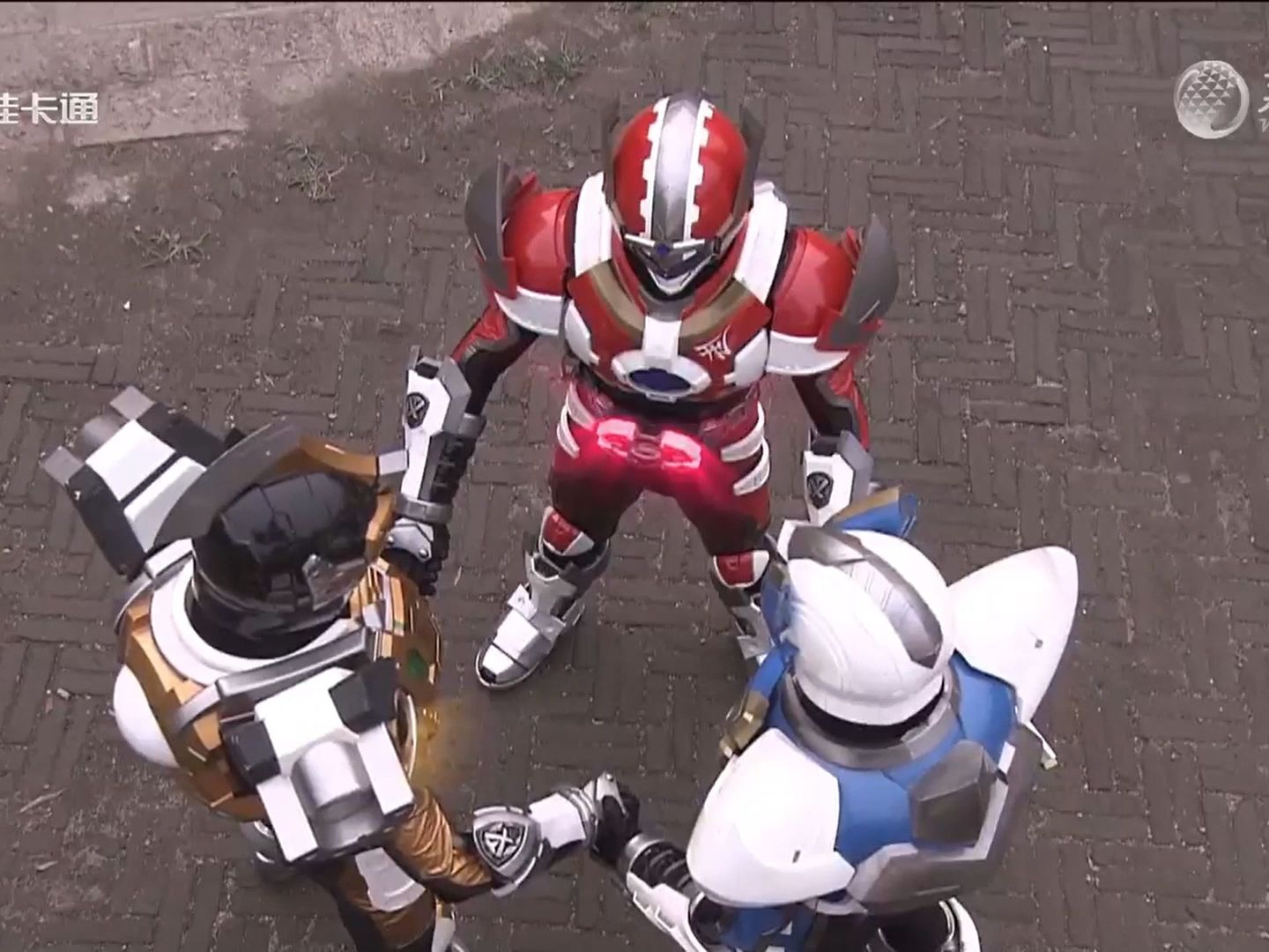 铠甲勇士刑天 戈尔法小队 千年激战 嘉佳卡通每天下午14:20分不见不散