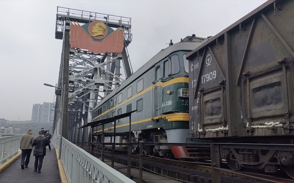 【宜珙铁路】成局重段东风4b3388通过宜珙铁线金沙江铁路桥