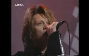 下载视频: 【Bon Jovi】Bed Of Roses–1993年全美音乐奖现场