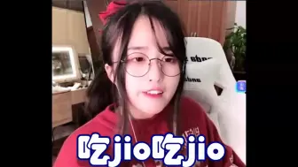 Video herunterladen: 菠萝赛东：美女主播在线吃jio 丫丫被迫营业