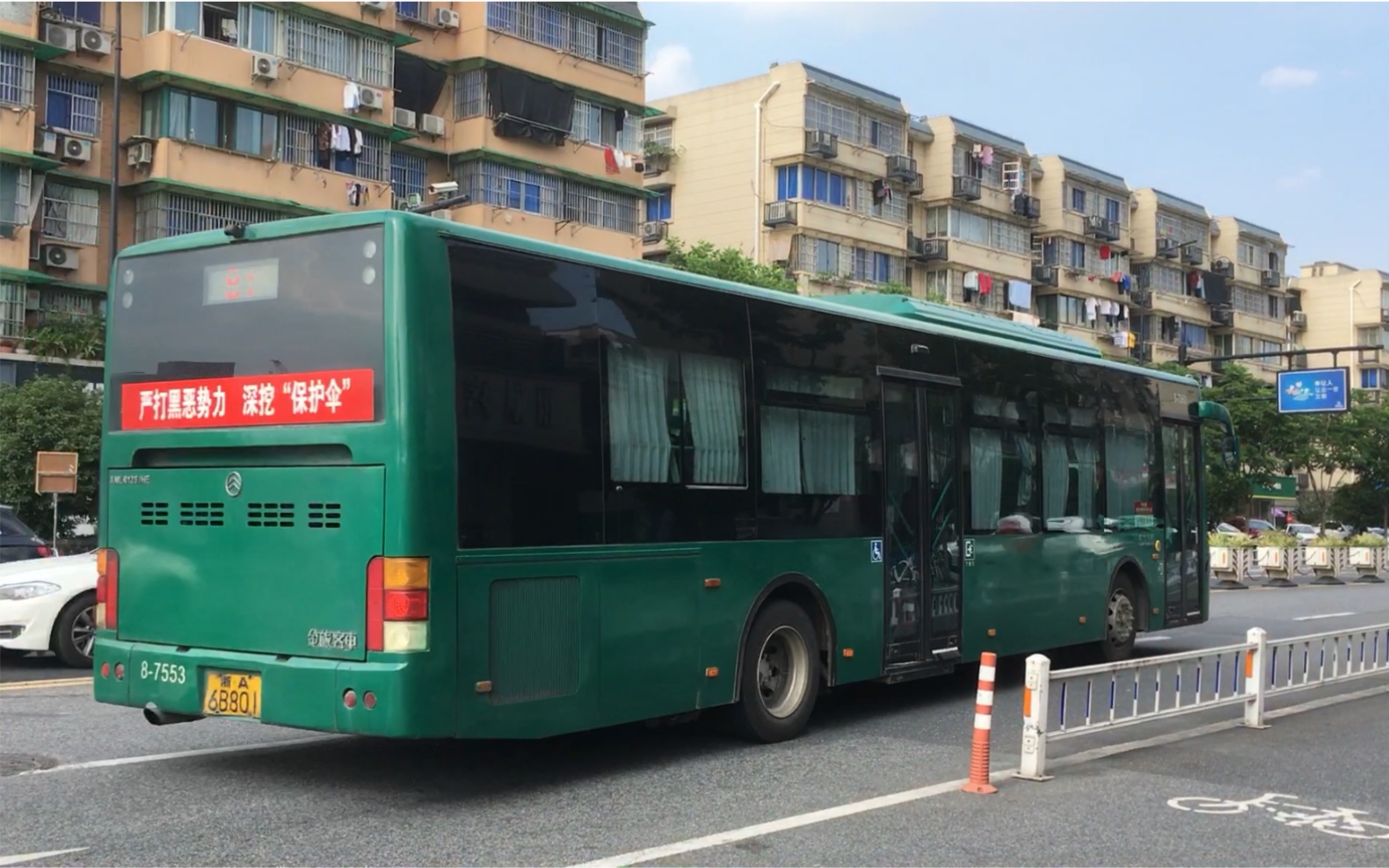 杭州公交 xml6125jhev18c 81路 8-7553