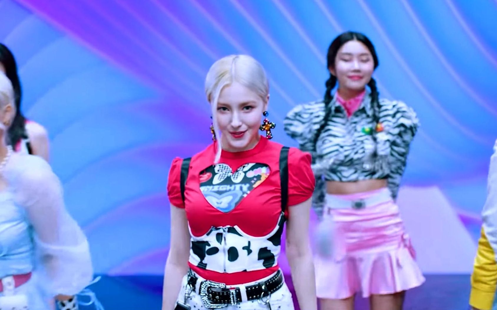 【momoland】x【chromance】- wrap me ln plastic