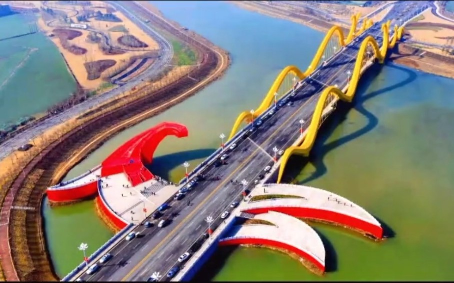 二喜骑摩托到家乡西平网红桥形态类似凤凰取名凤凰桥