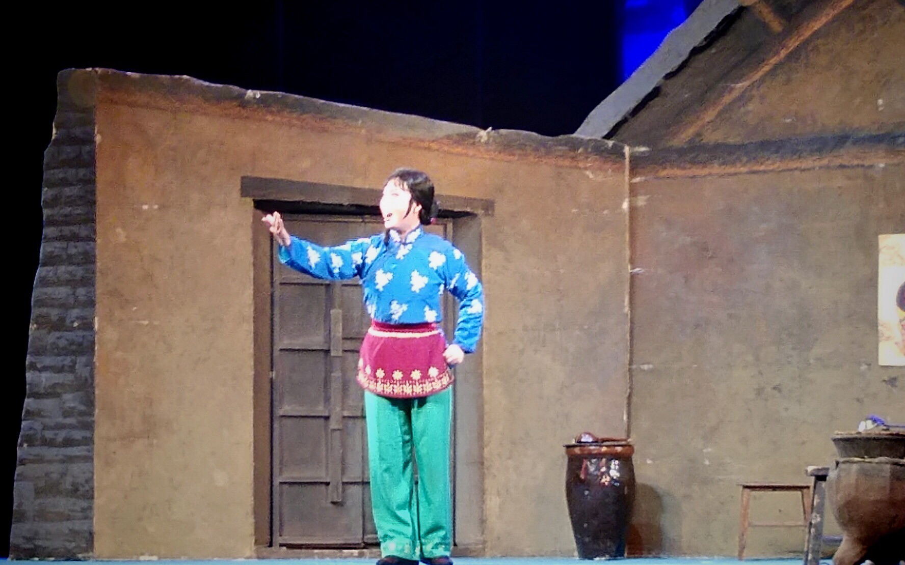 红云岗现代京剧红嫂点着了炉中火选段山东省京剧院杨雪梅