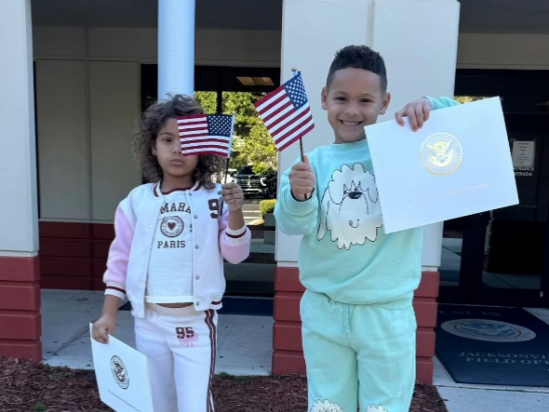 雅各布斯的孩子们加入美国国籍