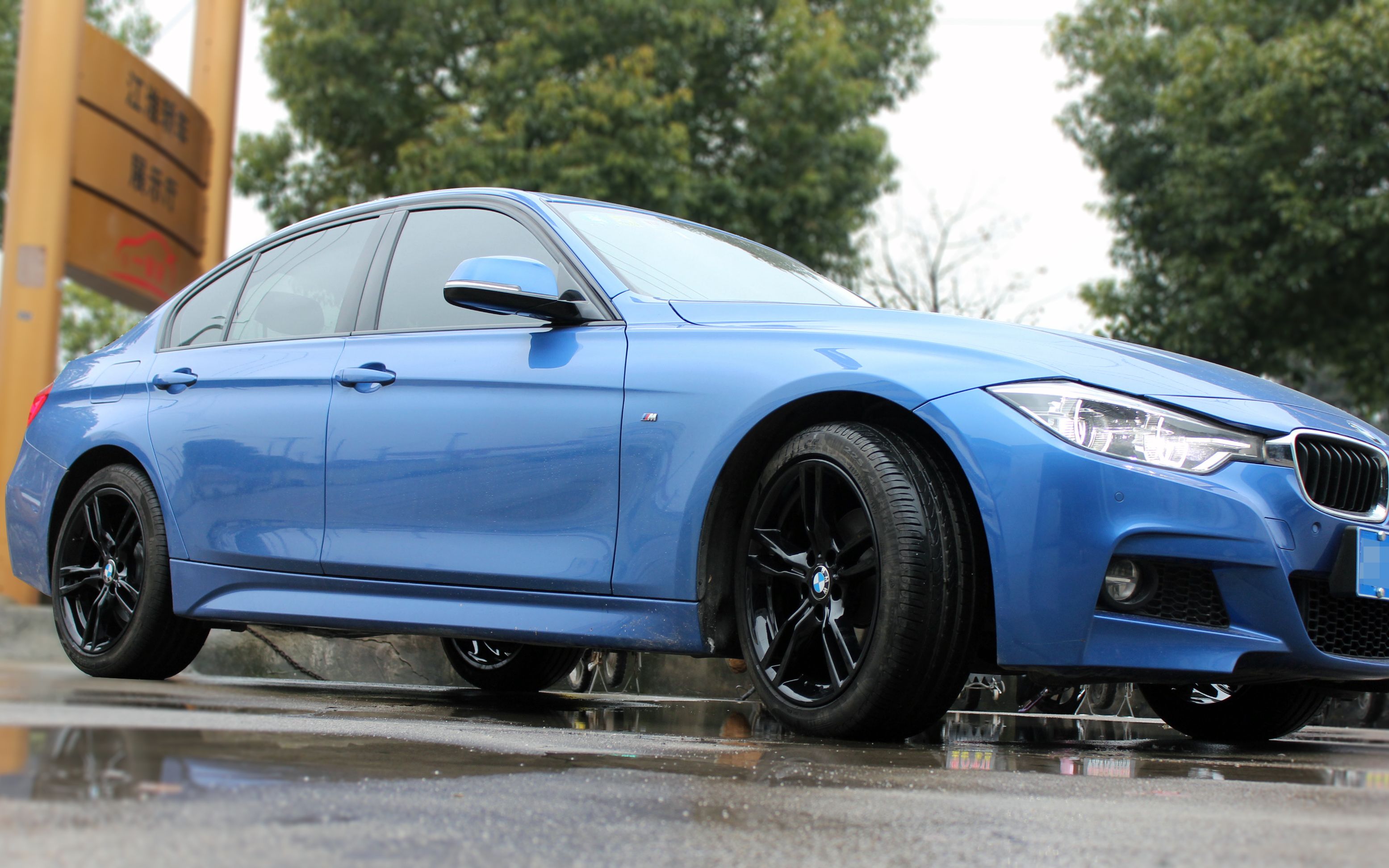 宝马3系320i轮毂改钢圈黑色