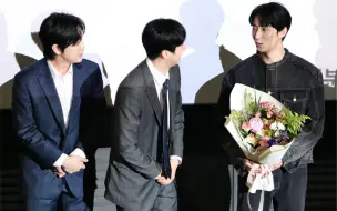 Download Video: 【中字】B1A4 丨带着花偷偷来到孔璨电影路演的两位哥哥，信宇和灿多：希望大家多支持我们孔璨和非故意恋爱故事 230617