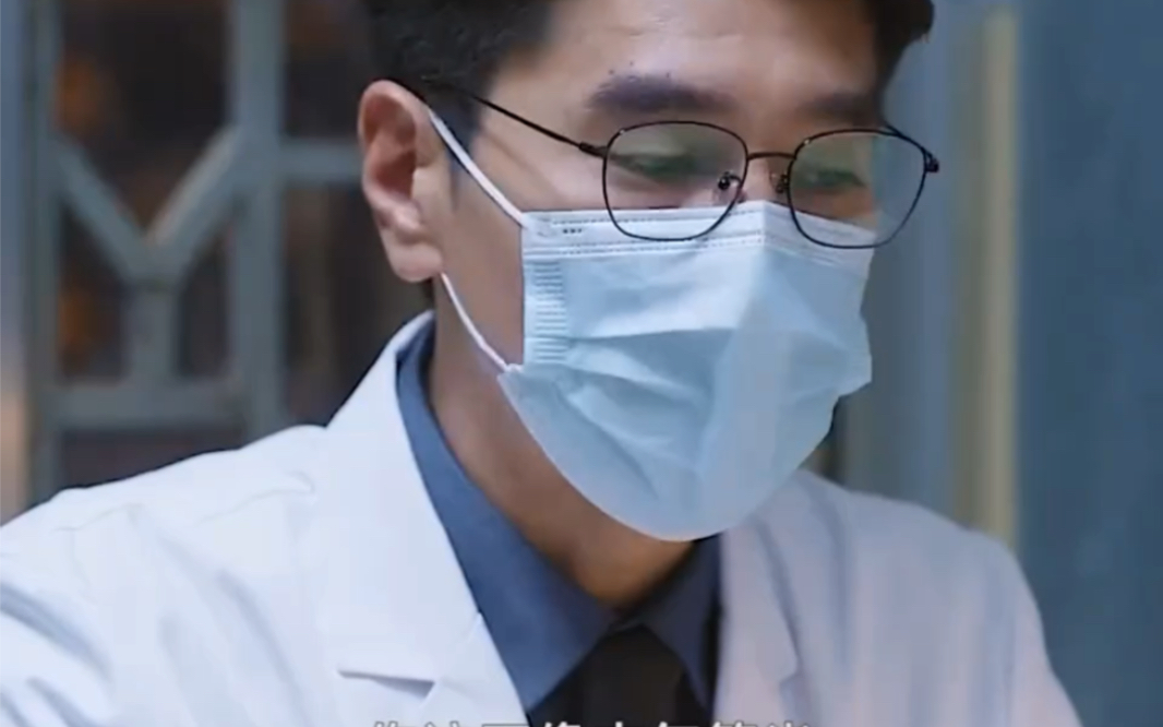 周医生和律师确认了关系,也和妈妈的关系缓和了,原生家庭给他造成的痛