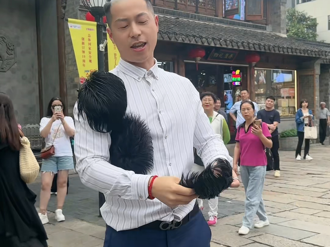 南京阮先生又出来甩甩甩假发了