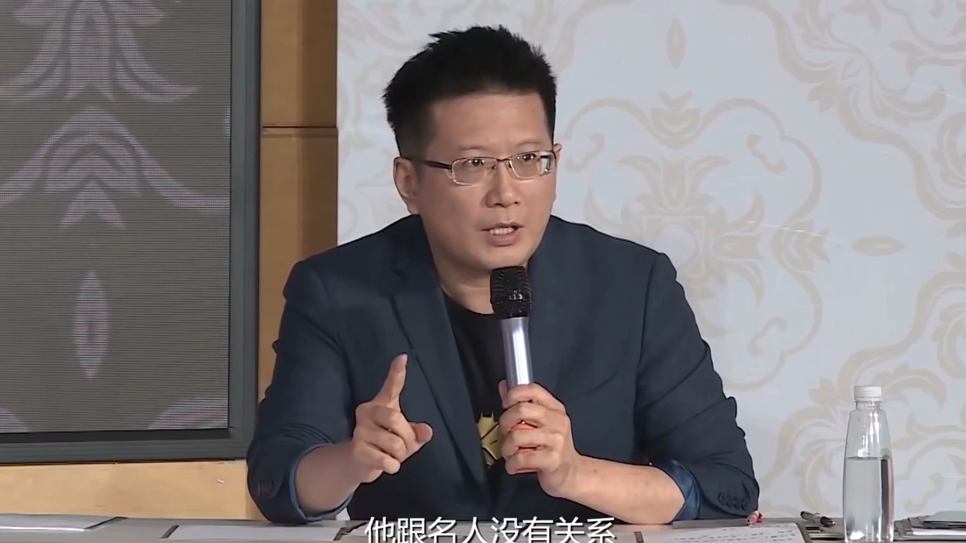 黄执中回答疑问,自由表达偏见是"微光吸引微光,最终照亮旷野"