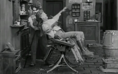 (喜剧 默片)卓别林给人理发~遇到这样的理发师就是噩梦~Charlie Chaplin barber shop scene from Sunnyside哔哩哔哩bilibili