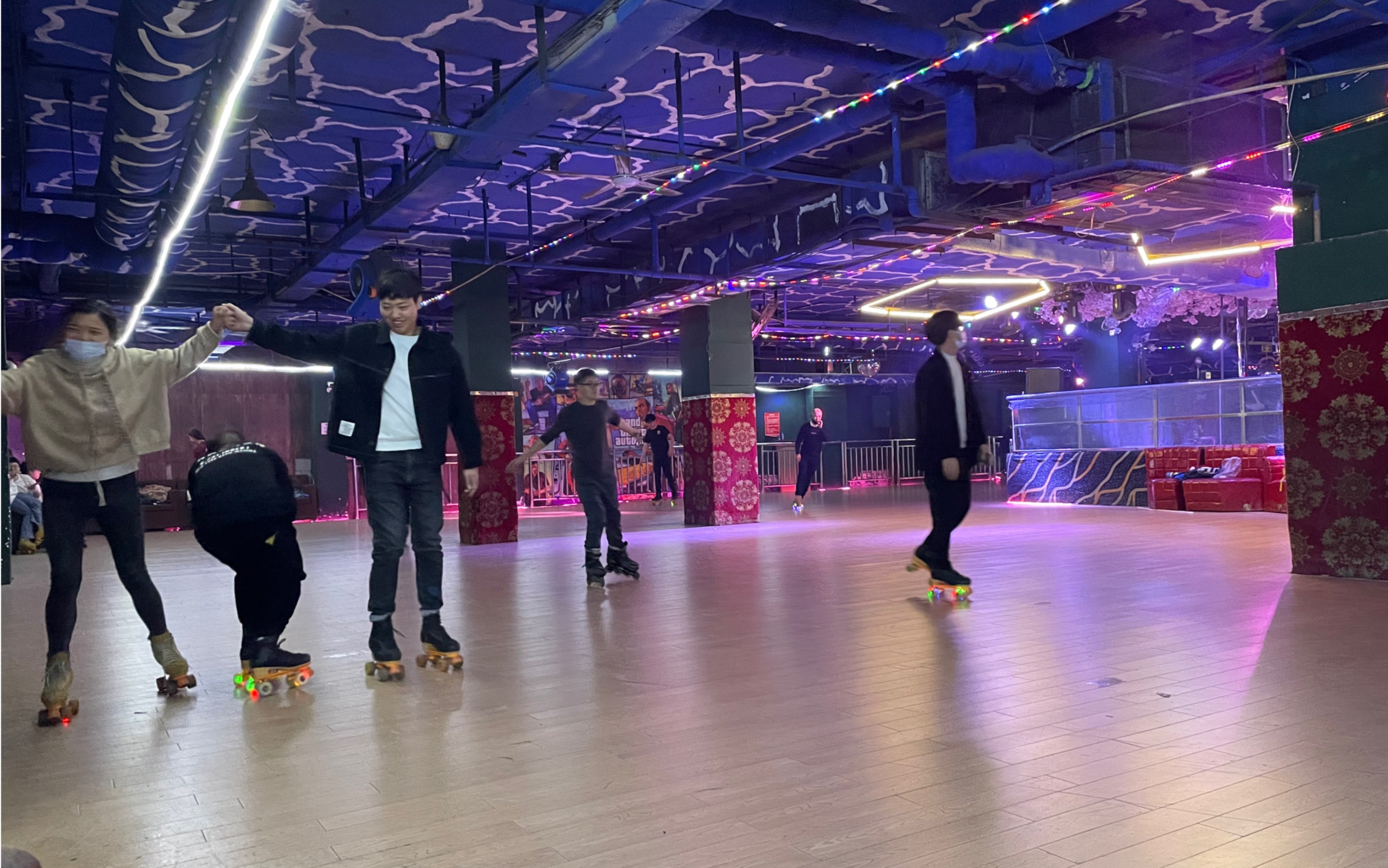 【vlog111】成都还有复古溜冰场!我的青春回来了