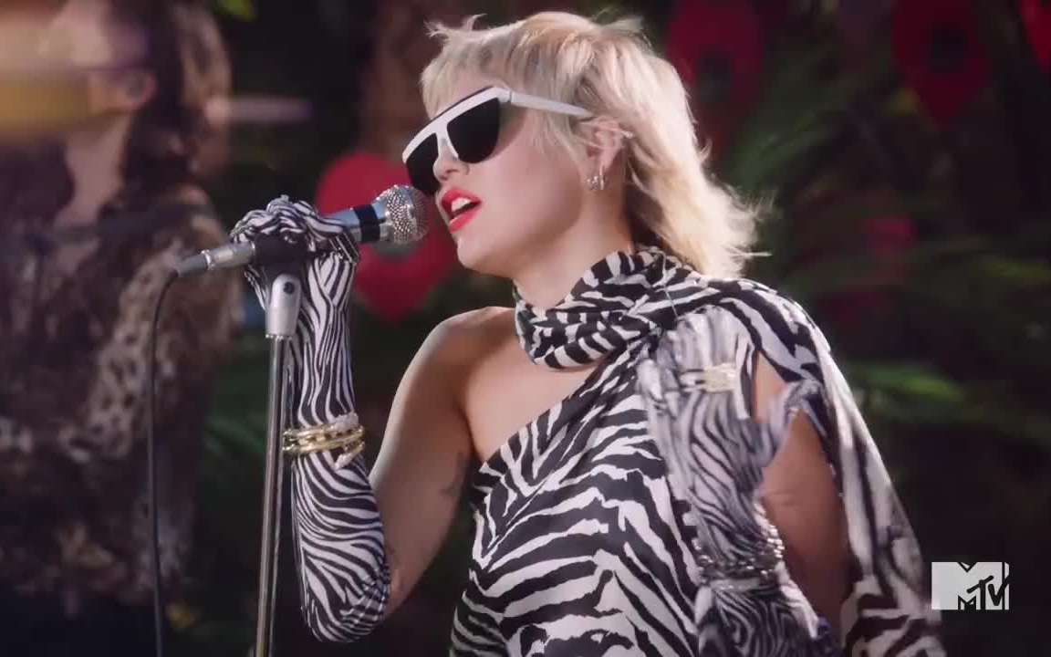 【麦莉/麦粒】miley cyrus后院居家演唱会合集(分p)_哔哩哔哩 (゜-゜)