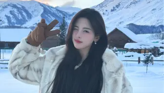 杨超越是美人 后面是美景 美上加美