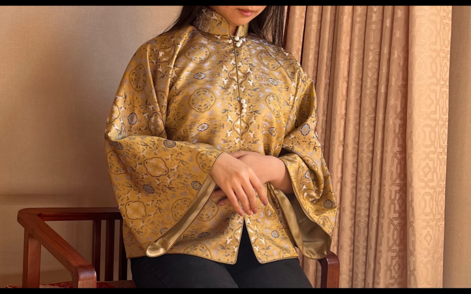 宋锦上衣倒大袖