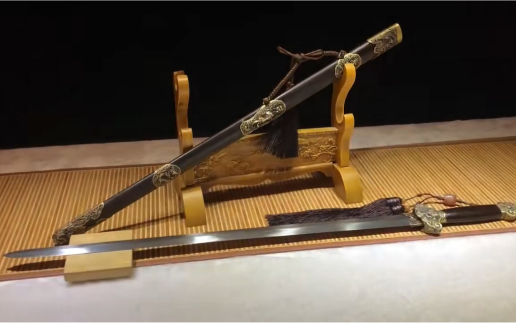 纯铜镂空精雕扭转锻打覆土烧刃花纹钢龙泉宝剑清剑