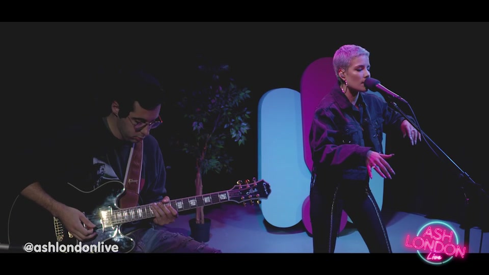 [图]【现场】Halsey - Bad At Love（澳大利亚Ash London LIVE）