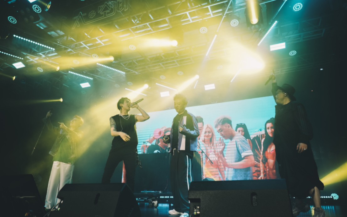 耀乐团巡演广州站 嘉宾符龙飞《做》