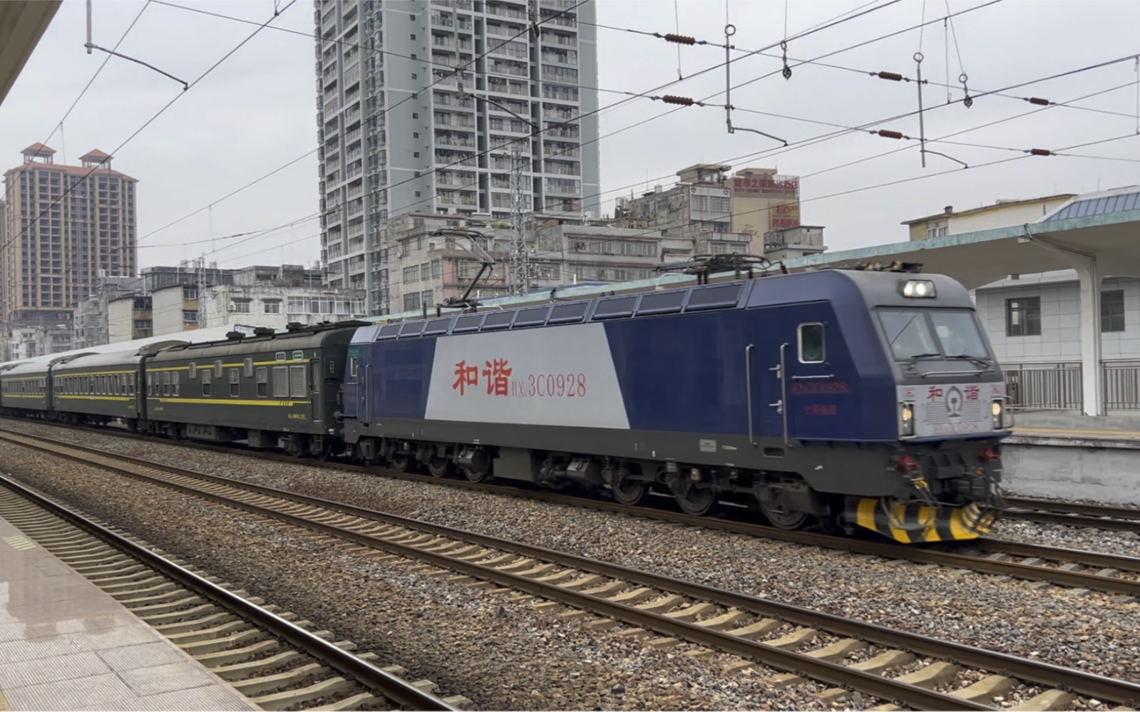 k1473次列车跨越陆川站_哔哩哔哩_bilibili