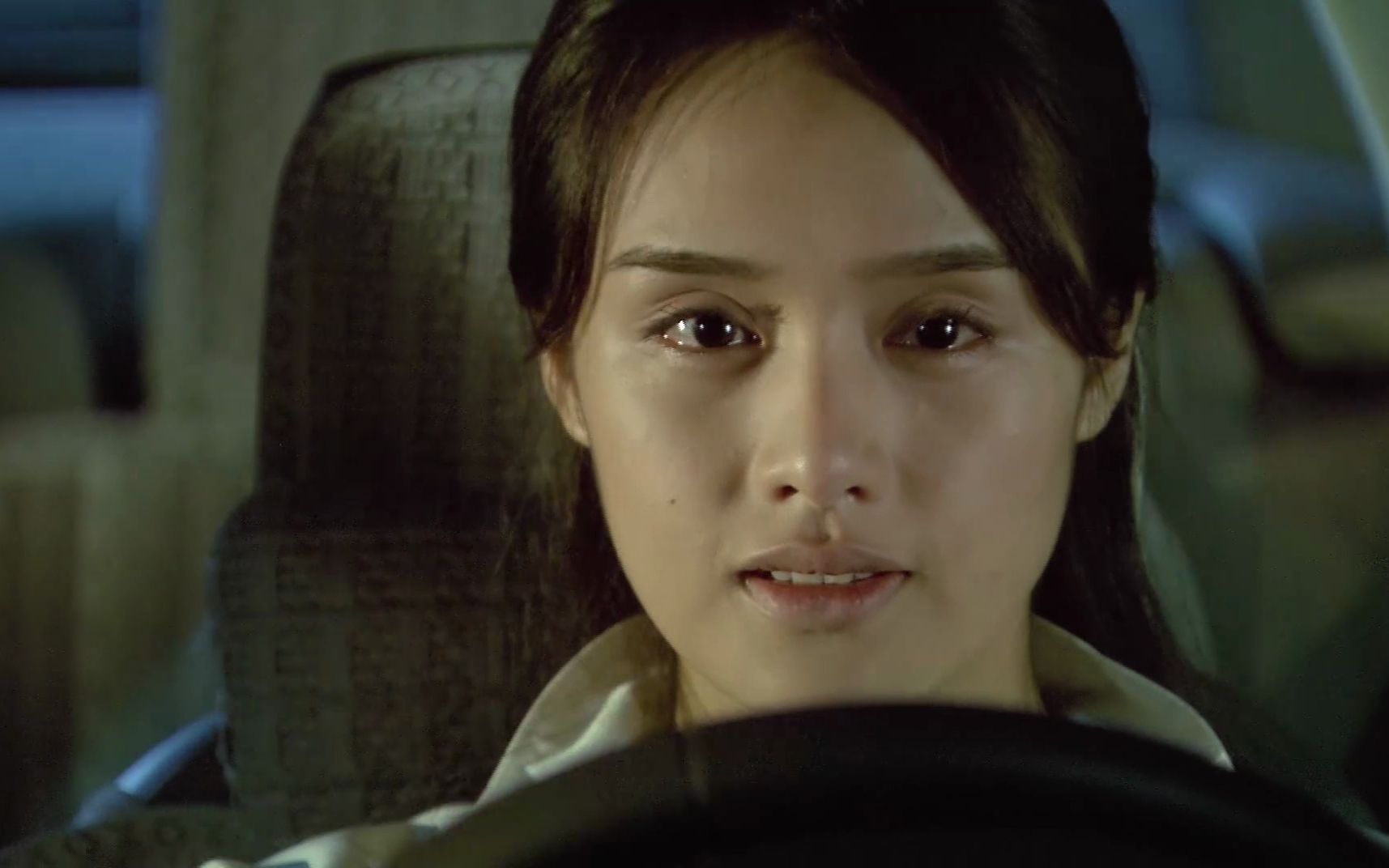 新玉观音:杨瑞企图强吻安心,安心情急之下使出武术脚法踢倒了杨瑞